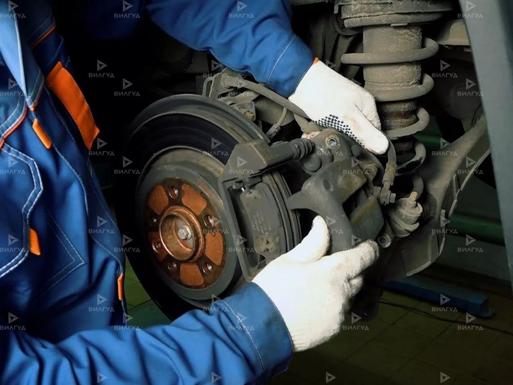 Замена тормозных колодок Nissan Tiida в Челябинске