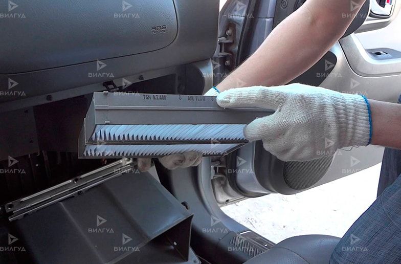 Замена салонного фильтра Škoda Yeti в Челябинске